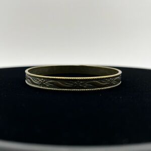 Vintage Metal Floral Bangle